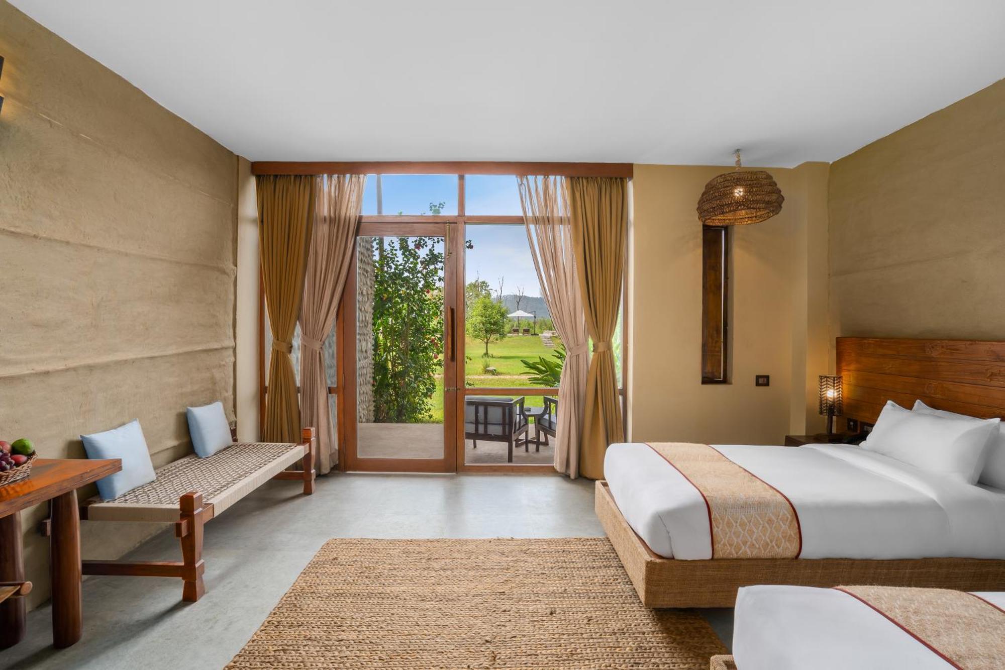 Sanctuary Chitwan National Park Hotel ภายนอก รูปภาพ
