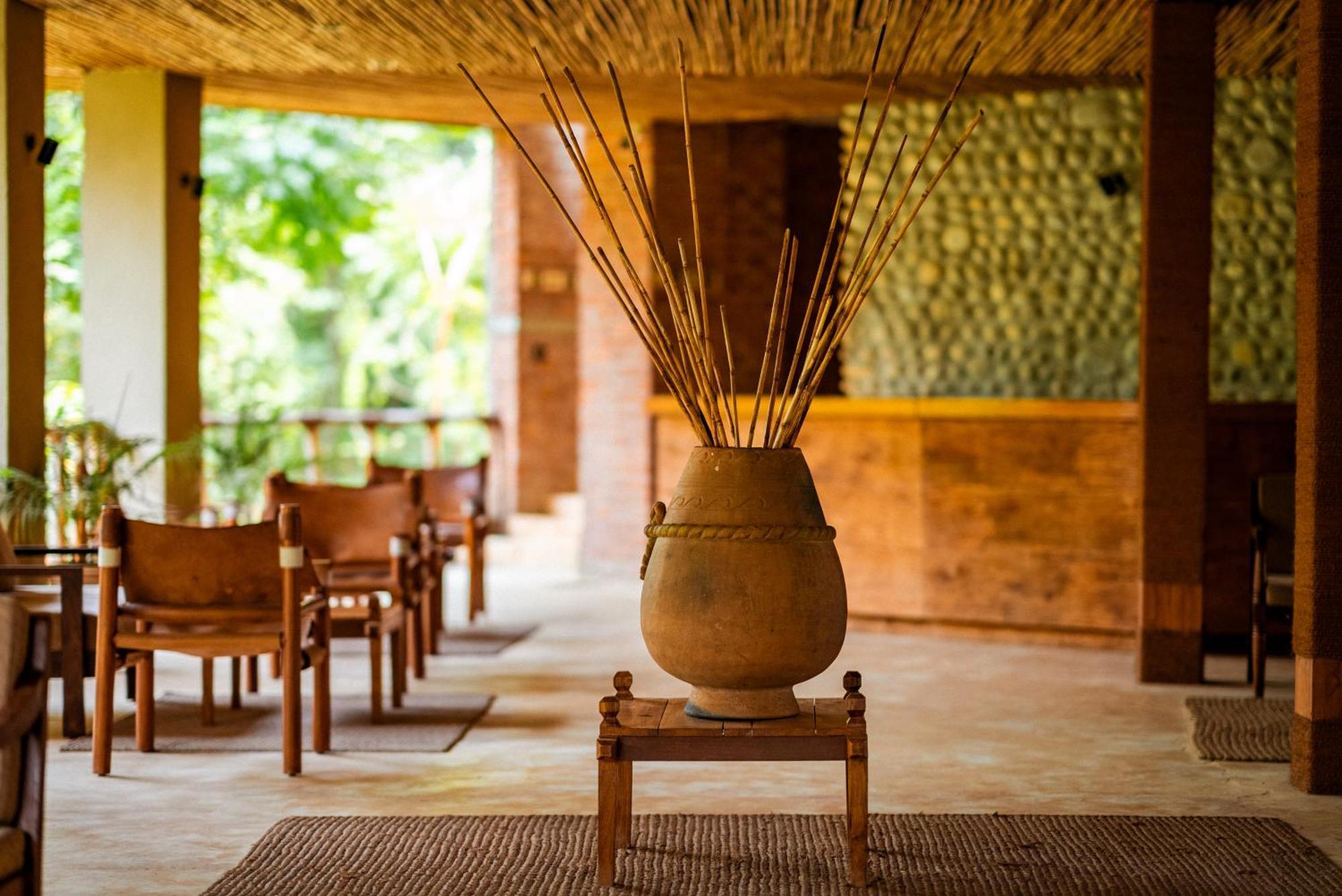 Sanctuary Chitwan National Park Hotel ภายนอก รูปภาพ