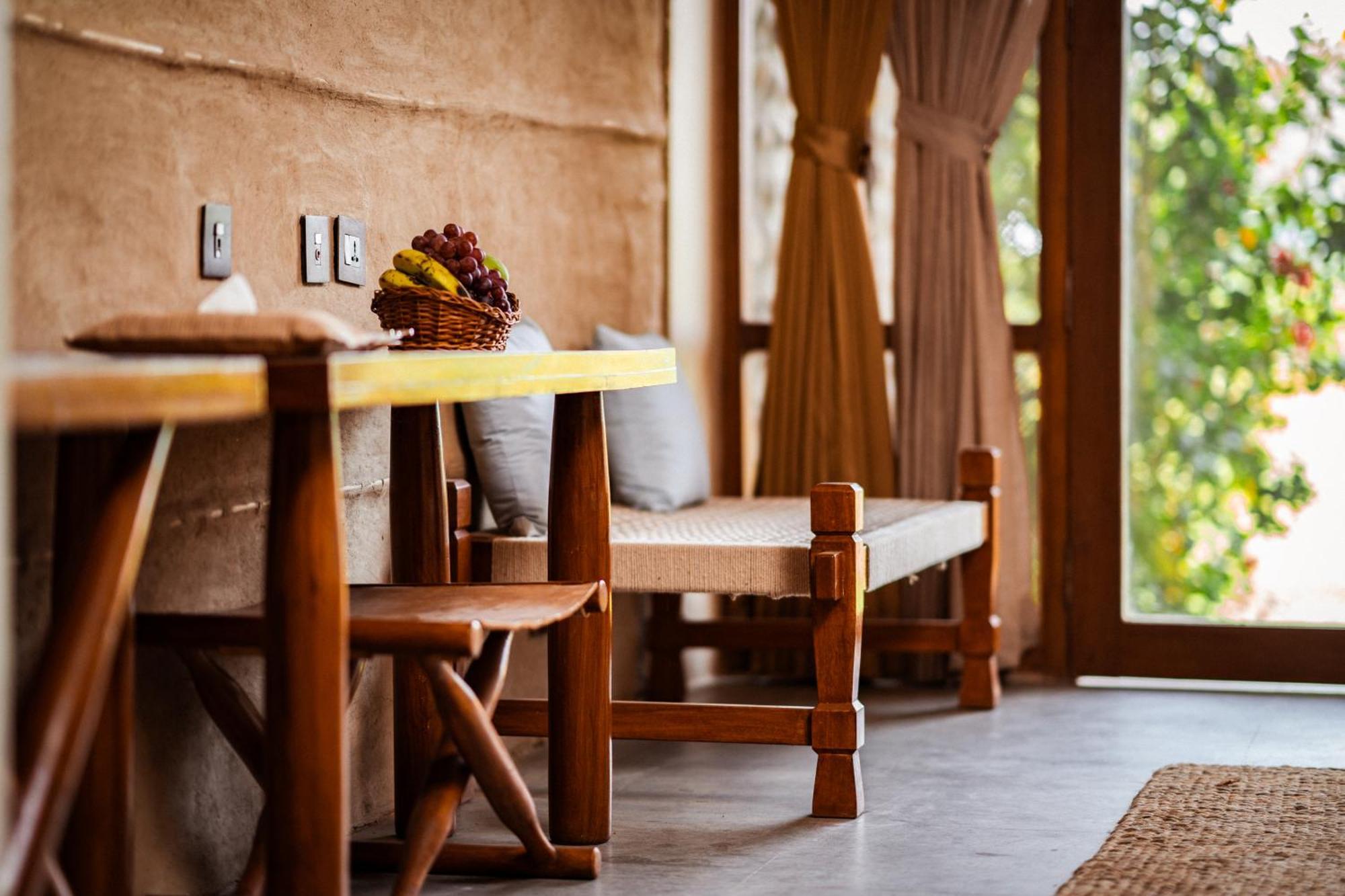 Sanctuary Chitwan National Park Hotel ภายนอก รูปภาพ
