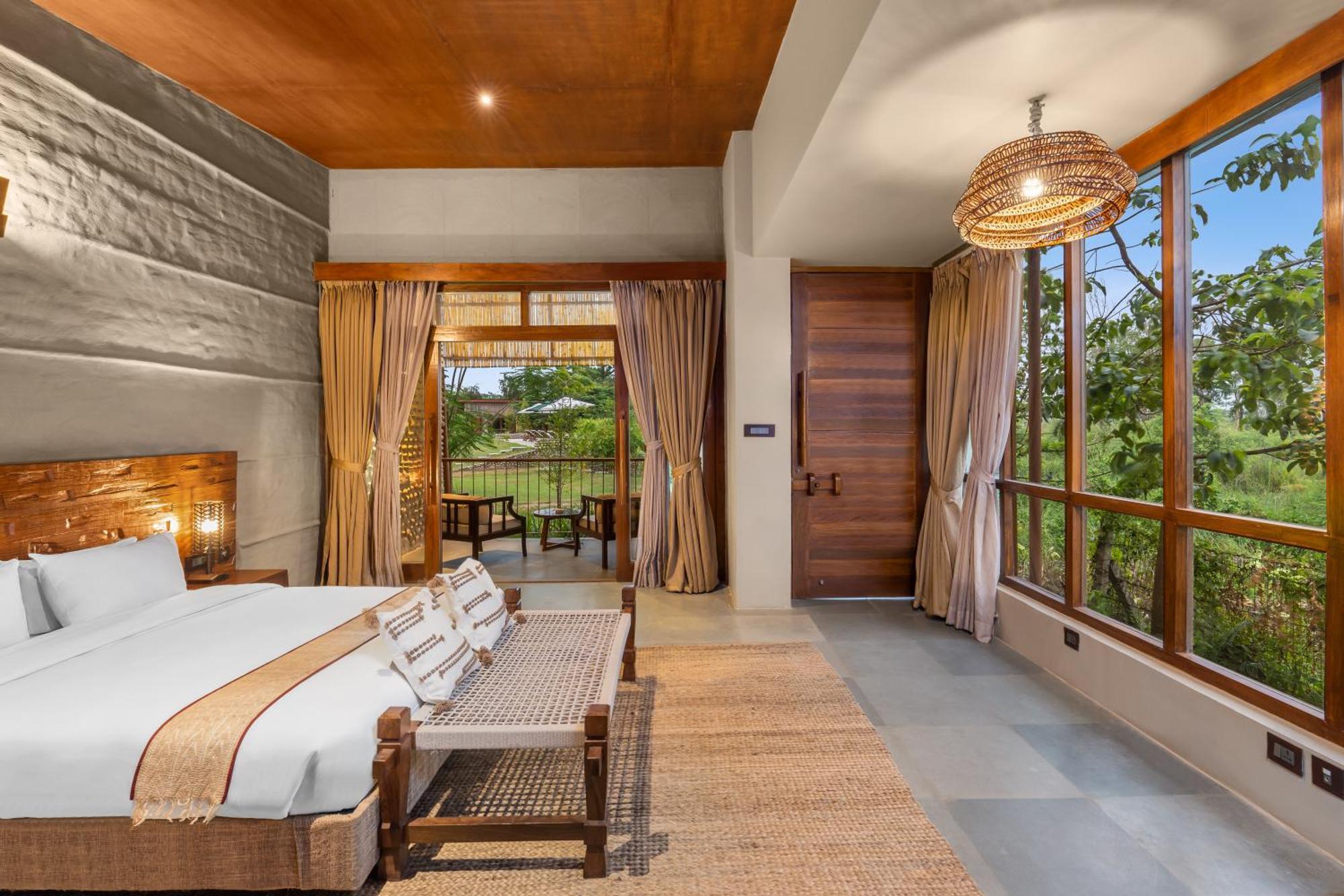 Sanctuary Chitwan National Park Hotel ภายนอก รูปภาพ