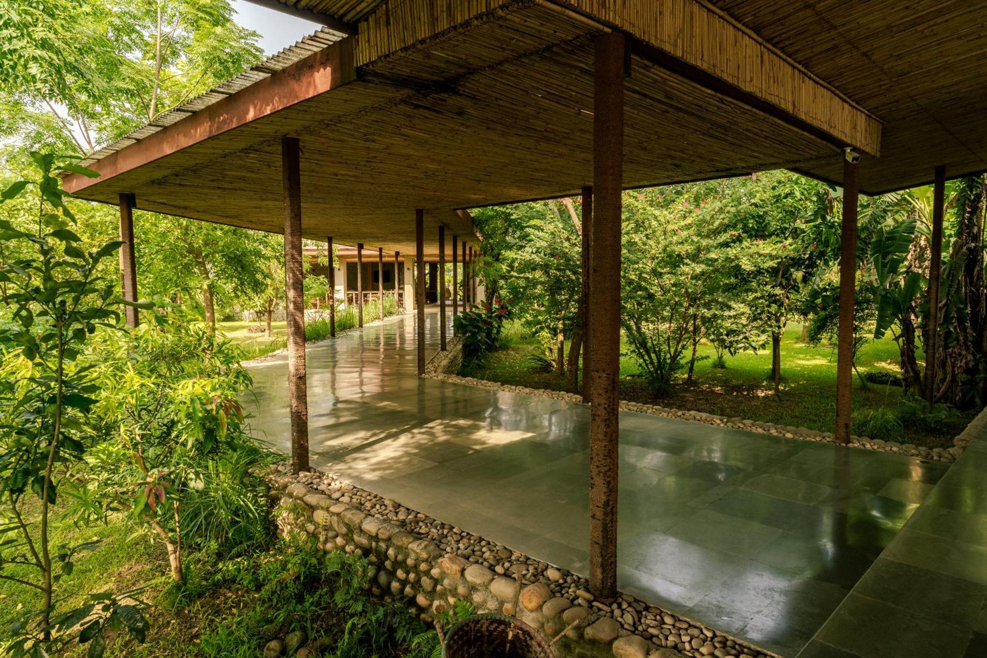 Sanctuary Chitwan National Park จิตวัน ภายนอก รูปภาพ