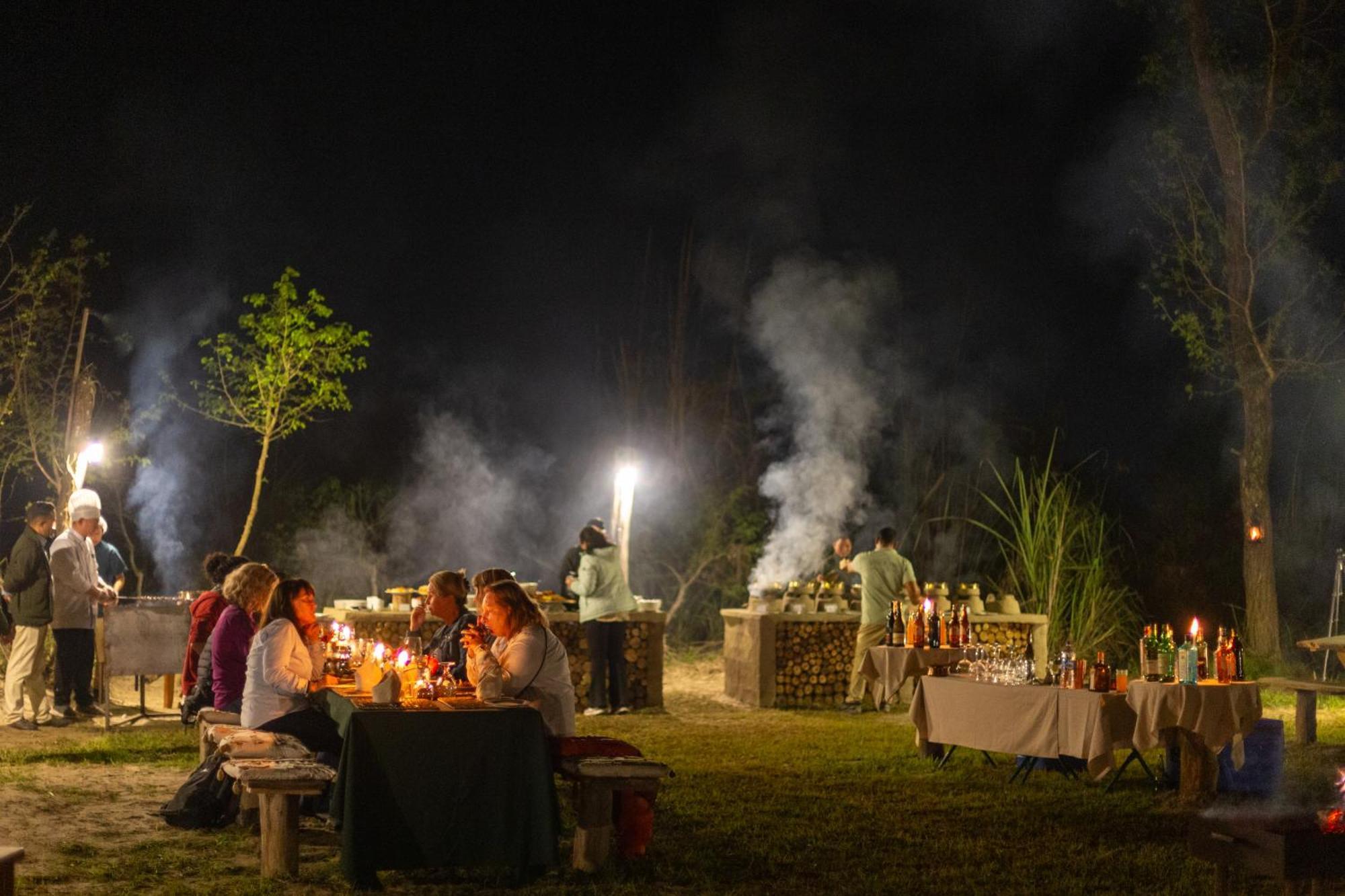 Sanctuary Chitwan National Park จิตวัน ภายนอก รูปภาพ